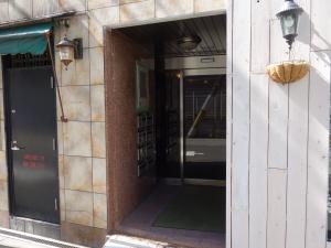 リバーライズ靱本町ビルエントランス