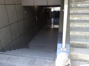 天満ファーストビルエントランス階段