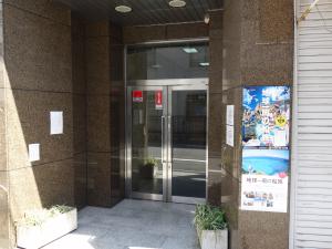 昭和本館ビルエントランス