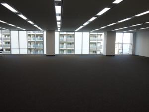 難波サンケイビル室内