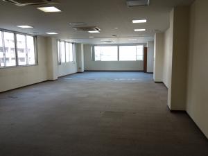 第二モチケンビル室内
