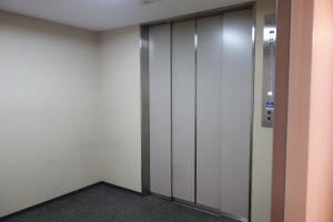 ＥＤＧＥ心斎橋ビル人荷用エレベーター