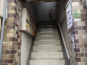 日宝岩井町ビル階段