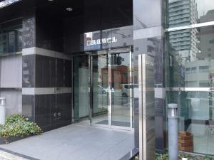 日成建設ビルエントランス