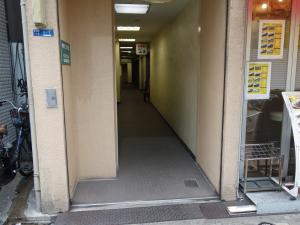 松野第３ビルエントランス