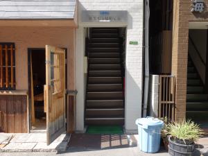 日宝松ヶ枝町ビルエントランス