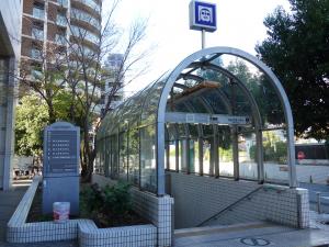 都島住宅京橋ビル地下出入口