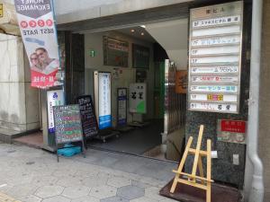 東ビルエントランス