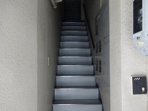 道修町小倉ビル階段