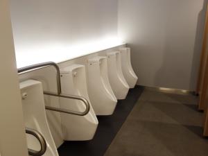 なんばスカイオ男子トイレ