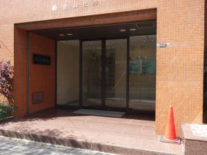 西青山ビルエントランス
