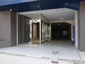 大写ビルエントランス
