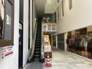 フェリチタ心斎橋ビル　1階エスカレーター
