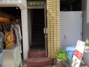 谷川ビルエントランス