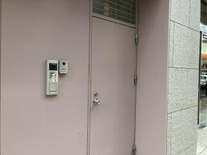 近畿富山会館ビル　時間外出入口