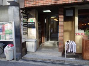 名阪第三ビルエントランス
