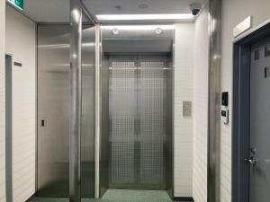 徳銀相産ビル　基準階エレベーター