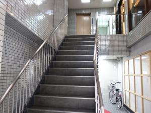 島町ビル階段