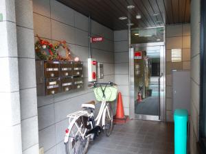 自由堂ビルエントランス