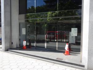 上本町ビルエントランス