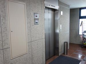 高橋ビルエレベーター１基