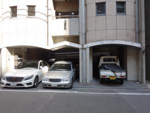 プレジールビル駐車場