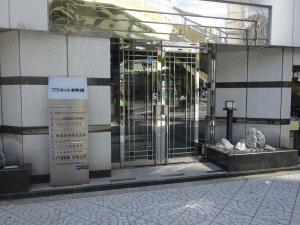 プラネット本町橋ビルエントランス
