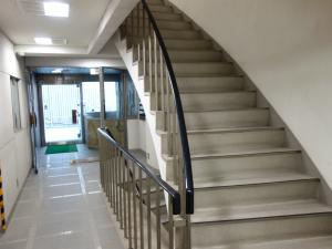 絹笠新興ビル階段