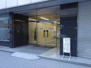 東明ビルエントランス