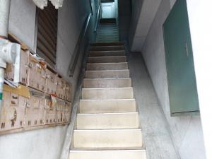 日宝淡路町センタービル階段