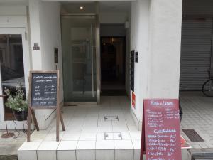 エムズコートビルエントランス