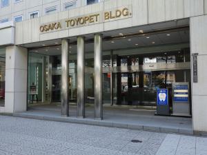 大阪トヨペット本社ビルエントランス