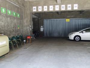 ヒトニシビル駐車場