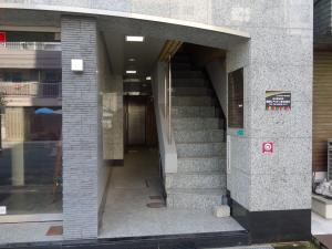 新大阪ウエストビルエントランス