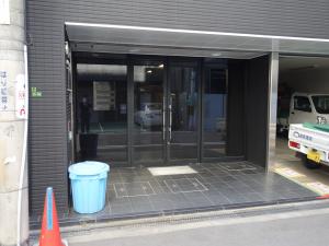 順源ビルエントランス