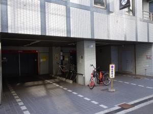 博労町辰巳ビル立体駐車場