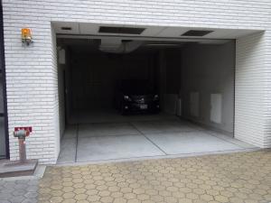 源実業北浜ビル駐車場