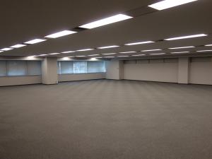 進和江坂ビル室内
