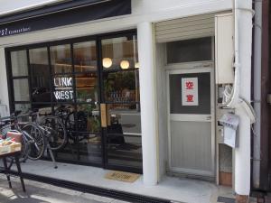 園部ビルエントランス