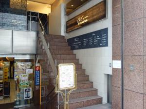 東山ビルエントランス階段
