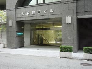 大阪豊田ビルエントランス