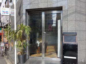 コアステーションビル１階店舗出入口