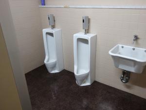 新大阪浪速ビル男子トイレ