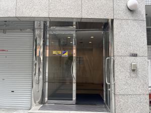千鶴ビル　ビル玄関