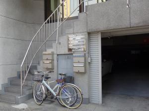 富士工業西本町ビルエントランス