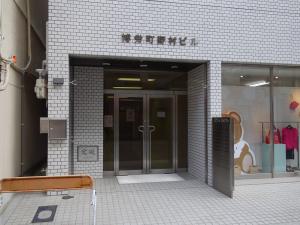 博労町野村ビルエントランス