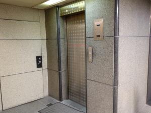 古久根信濃橋ビルエレベーター