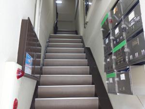 日宝松ヶ枝町ビル階段