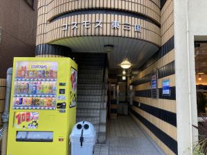 コスモス東三国ビル　ビル玄関