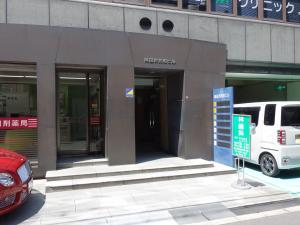 岡田伏見町ビルエントランス